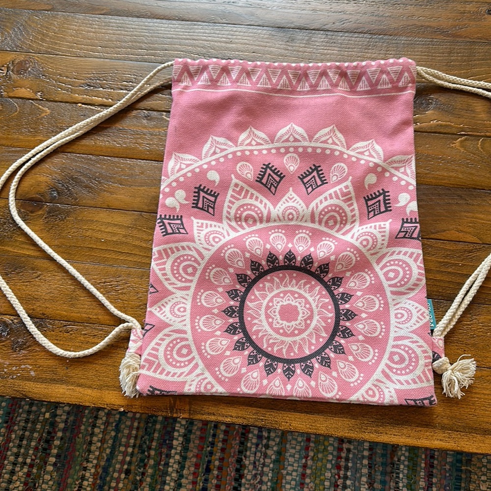 Cute adjustable straps,  inside pocket and Bendaw pink bag